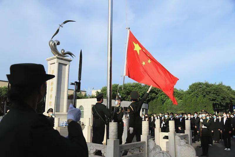 月薪4万的“关键”新兴岗位:研究如何向AI发问